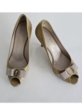Ferragamo Pumps! Great condition!